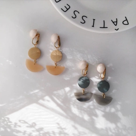 Circular Danty Earrings - Picture 5 of 5